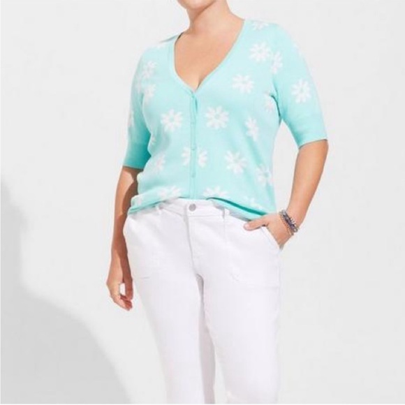 Torrid Light Blue Daisy Floral Print V Neck Button Front Half Sleeve Cardigan 3x - Picture 2 of 2
